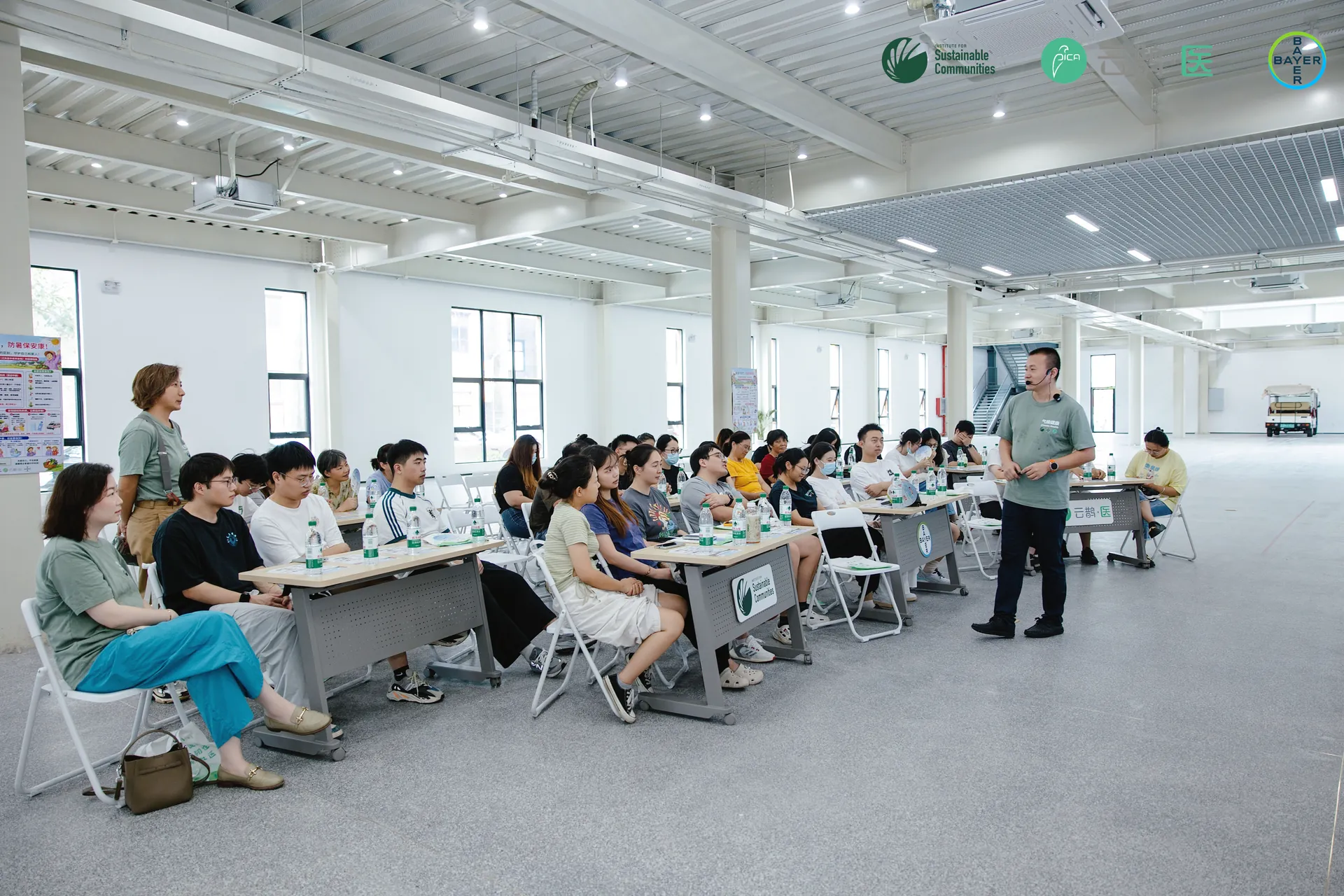 A full-room climate-health training session in Miaozhen
